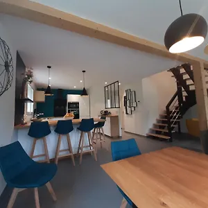 https://villa-du-lac-clos-berthet.hotels-rhonealpes.com