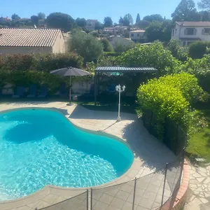 https://studio-avec-piscine-et-jardin-prive.fr-provencehotel.com