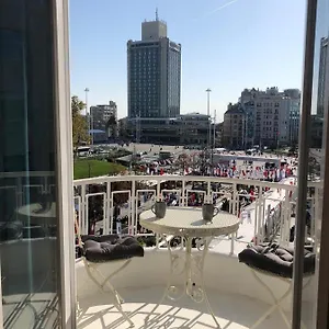 great-view-of-taksim-square-luxury-furnished-on-main.istanbul-turkeyhotels.com/